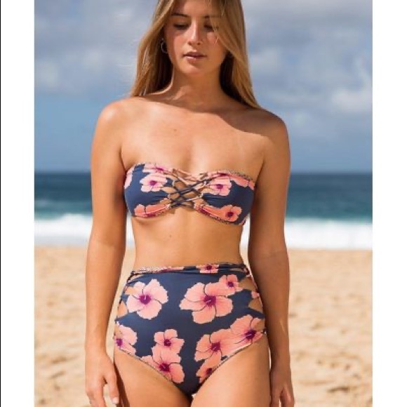 ISO‼️‼️ ACACIA BLUE HIBISCUS TOPS IN LARGE (XL?) - Picture 7 of 8